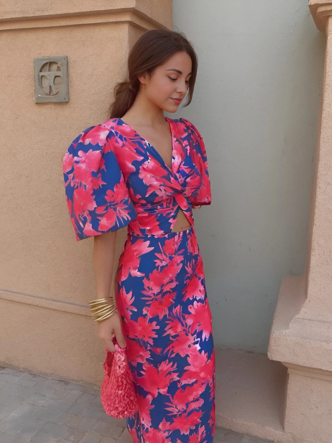 Robe colorée à plis