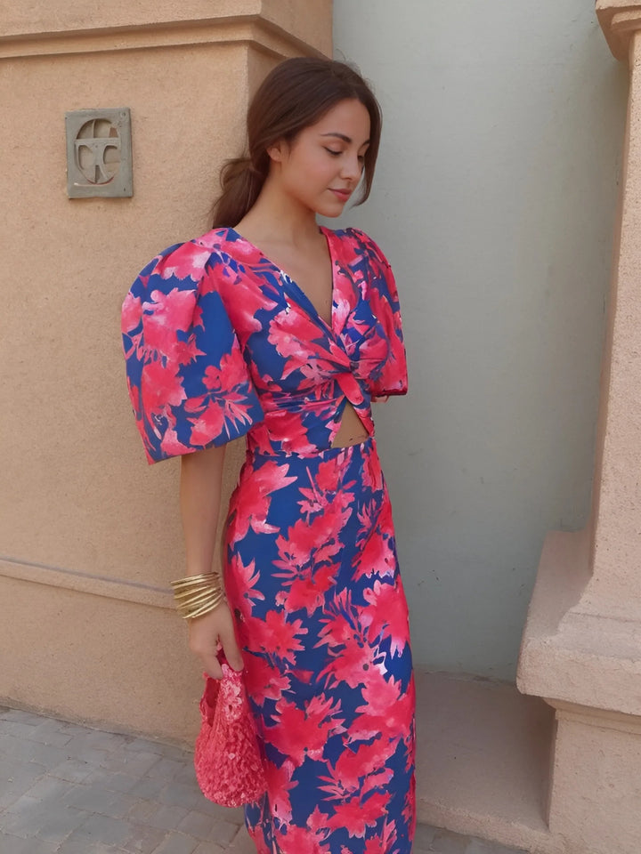 Robe colorée à plis
