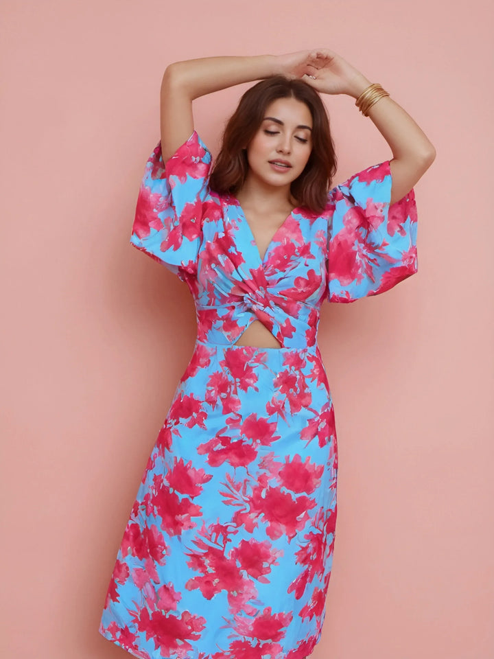 Robe colorée à plis